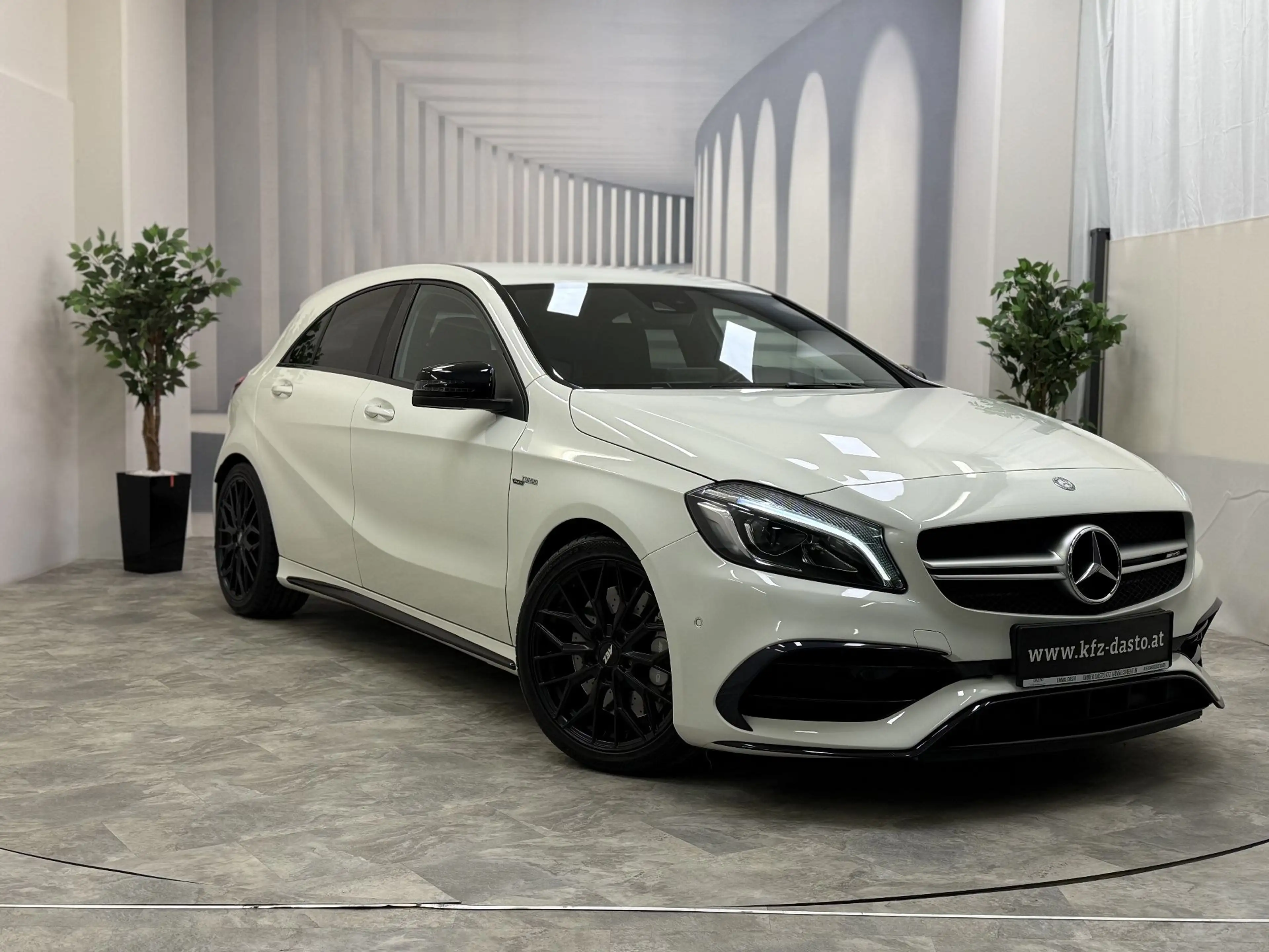 Mercedes-Benz A 45 AMG 381 PS__AMG PERFORMANCE__ — photo 3