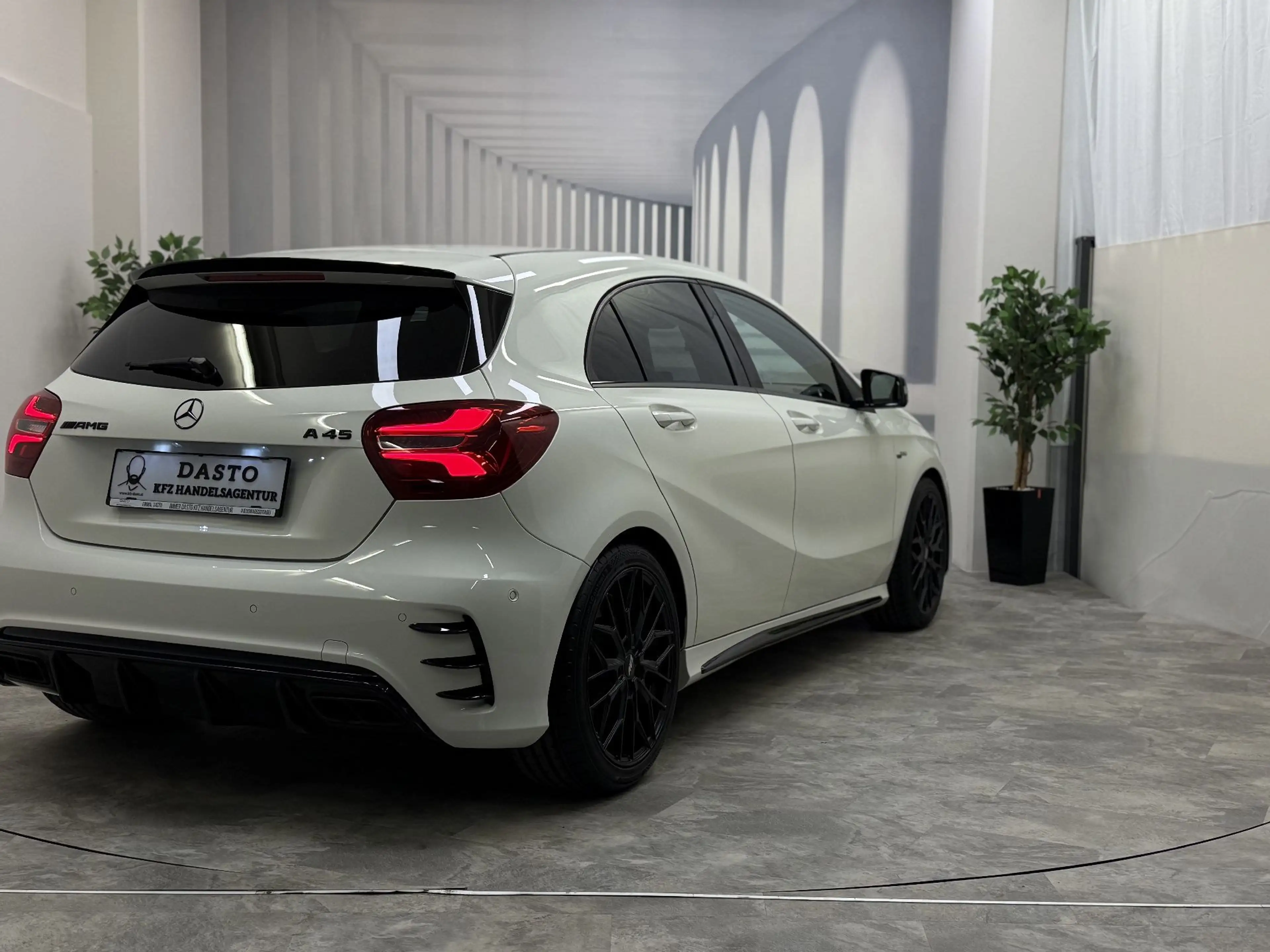 Mercedes-Benz A 45 AMG 381 PS__AMG PERFORMANCE__ — photo 6