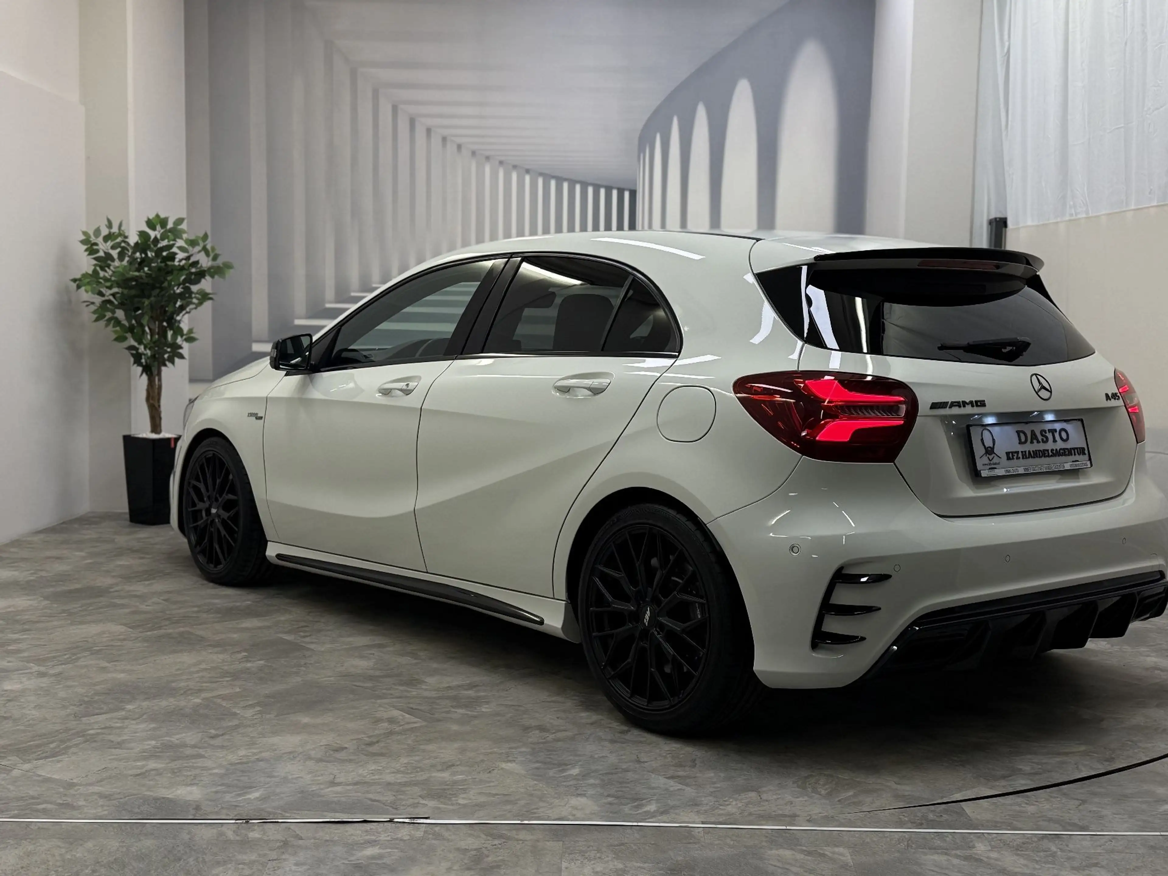 Mercedes-Benz A 45 AMG 381 PS__AMG PERFORMANCE__ — photo 8