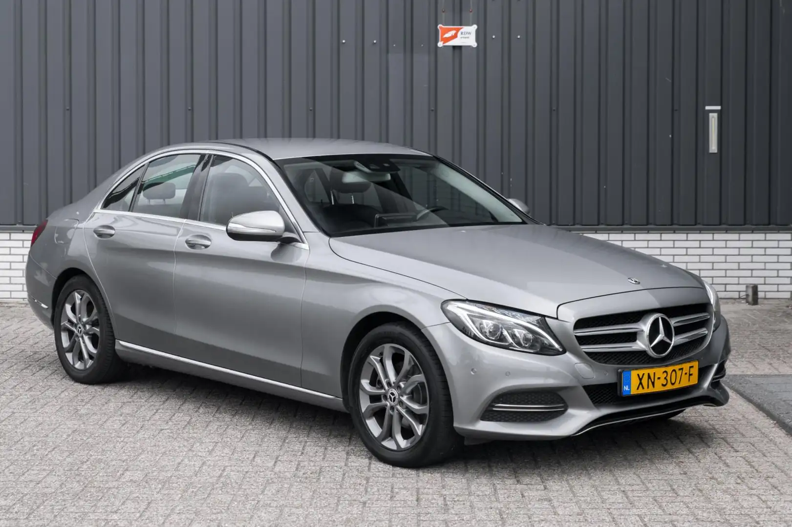Mercedes-Benz C 200 Prestige*Camera*Navigatie* Grijs - 2