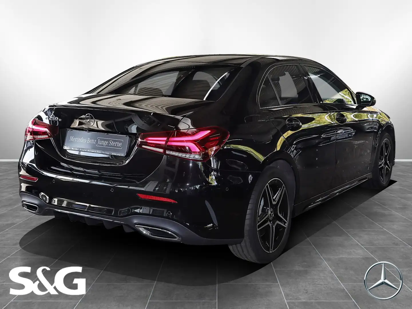 Mercedes-Benz A 250 e Limousine AMG KAMERA+NIGHT PAKET+LED+18" Schwarz - 2