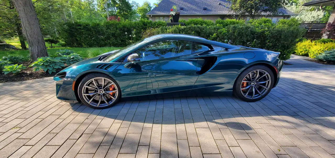 2023 McLaren Artura
