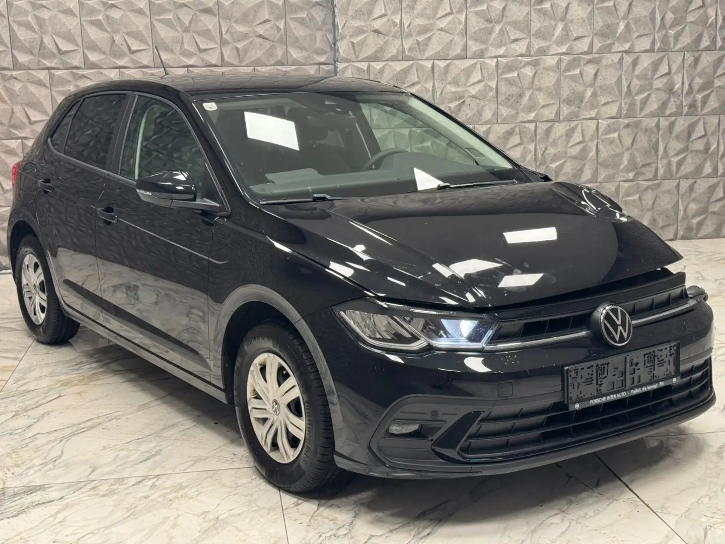 Volkswagen Polo VI Basis Schwarz - 1