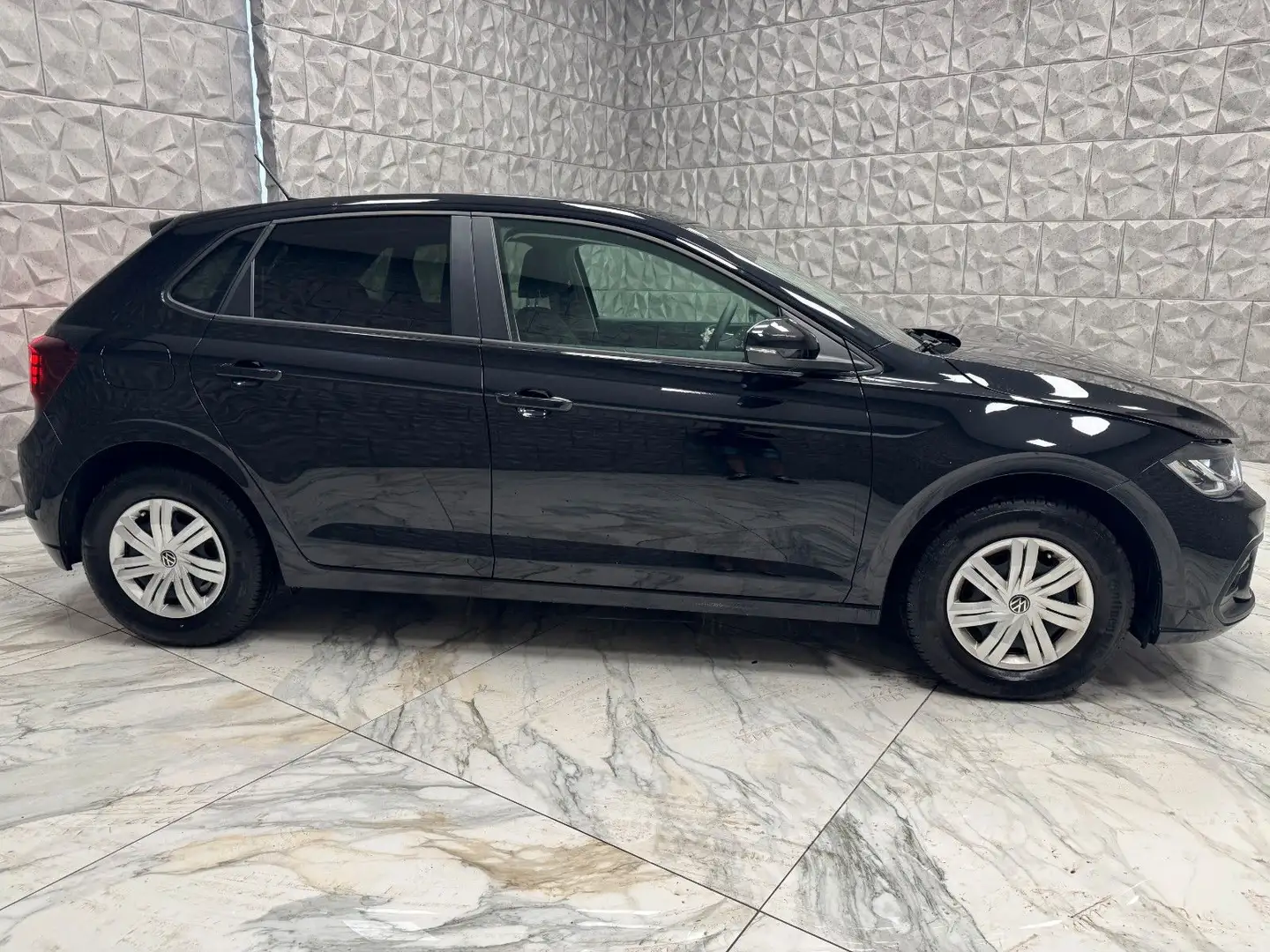 Volkswagen Polo VI Basis Schwarz - 2