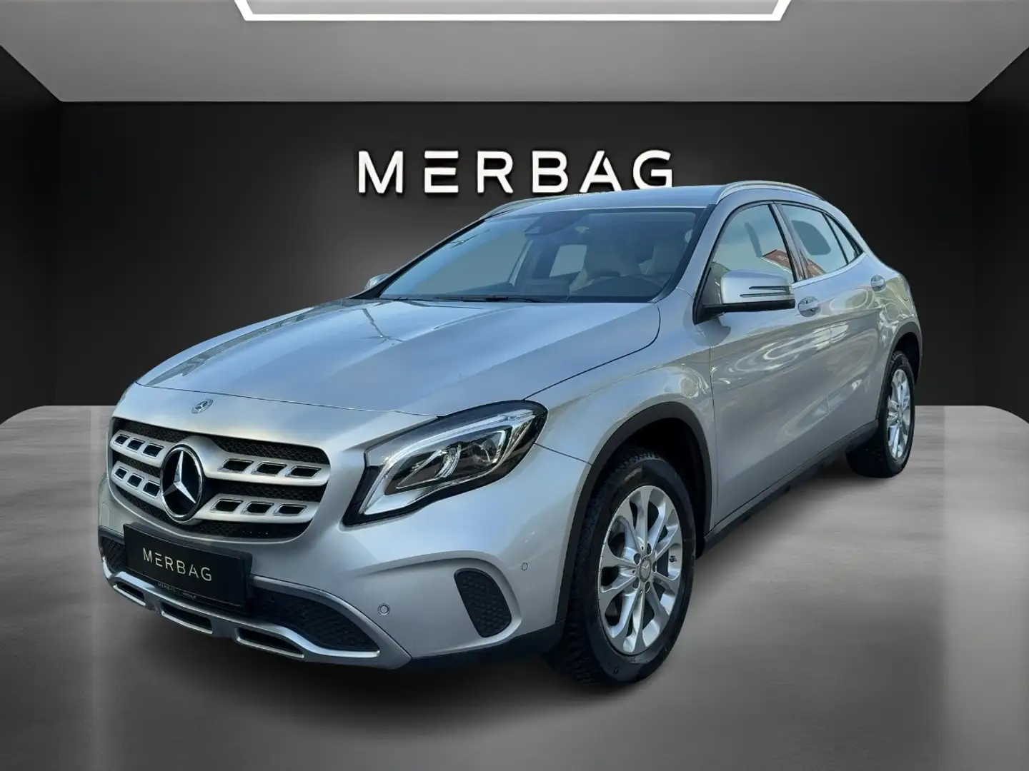 Mercedes-Benz GLA 200 d 4MATIC Argent - 1