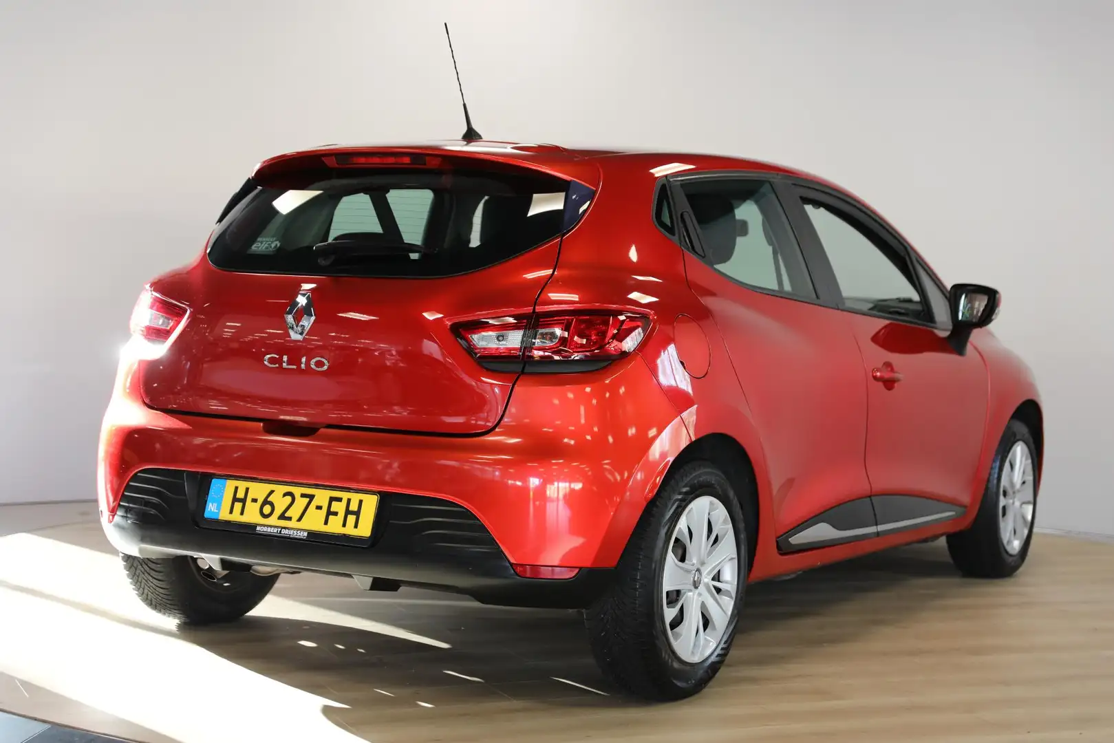 Renault Clio 1.2 16V | 4 seizoenenbanden | PDC | Navi | Nieuwe Rouge - 2