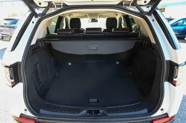 Land Rover Discovery Sport view 9