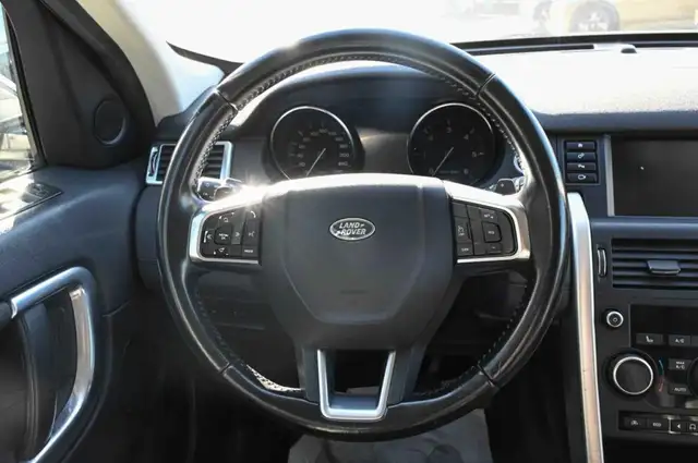Land Rover Discovery Sport view 16