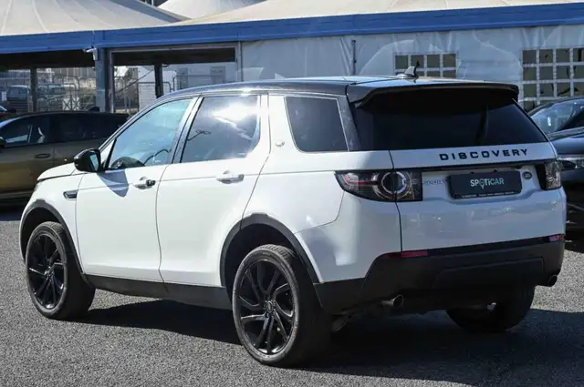 Land Rover Discovery Sport view 7