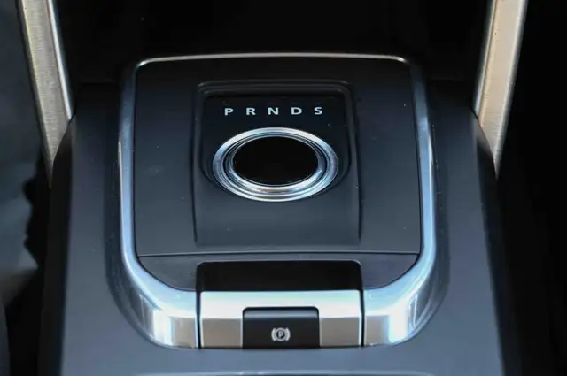 Land Rover Discovery Sport view 20