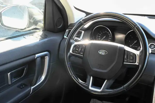 Land Rover Discovery Sport view 21