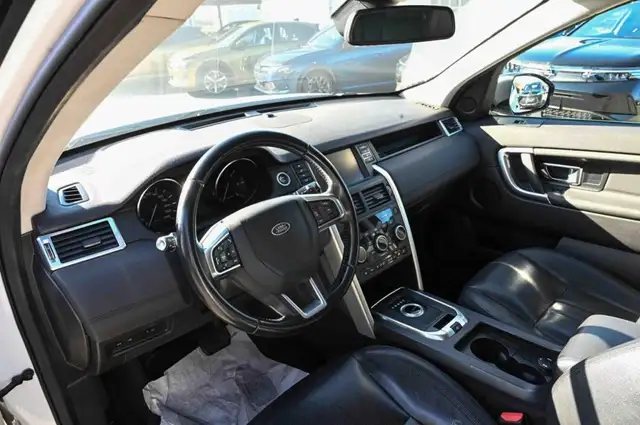 Land Rover Discovery Sport view 12