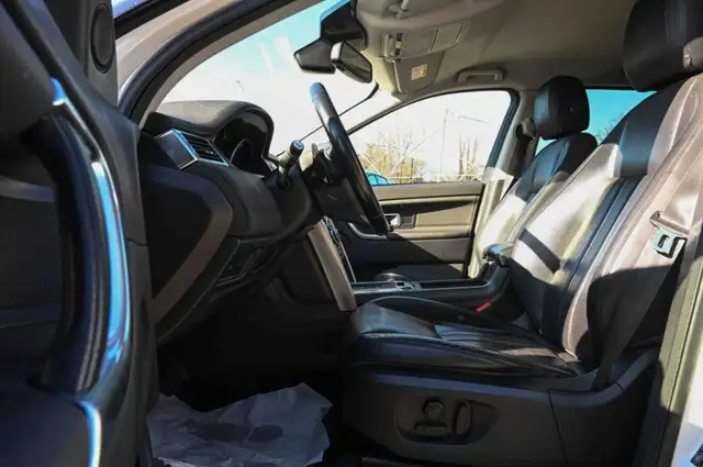 Land Rover Discovery Sport view 13