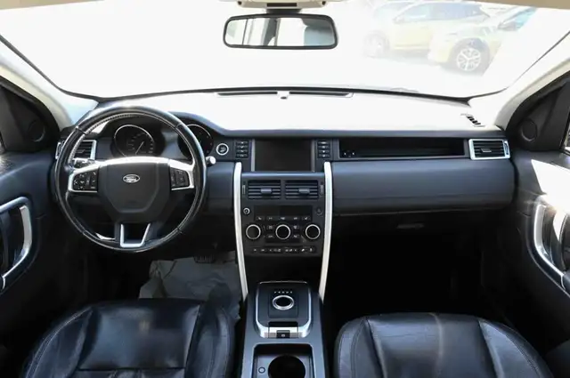 Land Rover Discovery Sport view 11