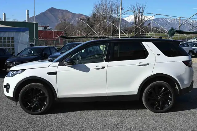 Land Rover Discovery Sport view 8