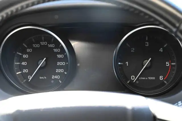 Land Rover Discovery Sport view 17