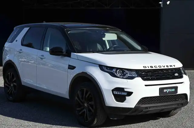 Land Rover Discovery Sport view 3