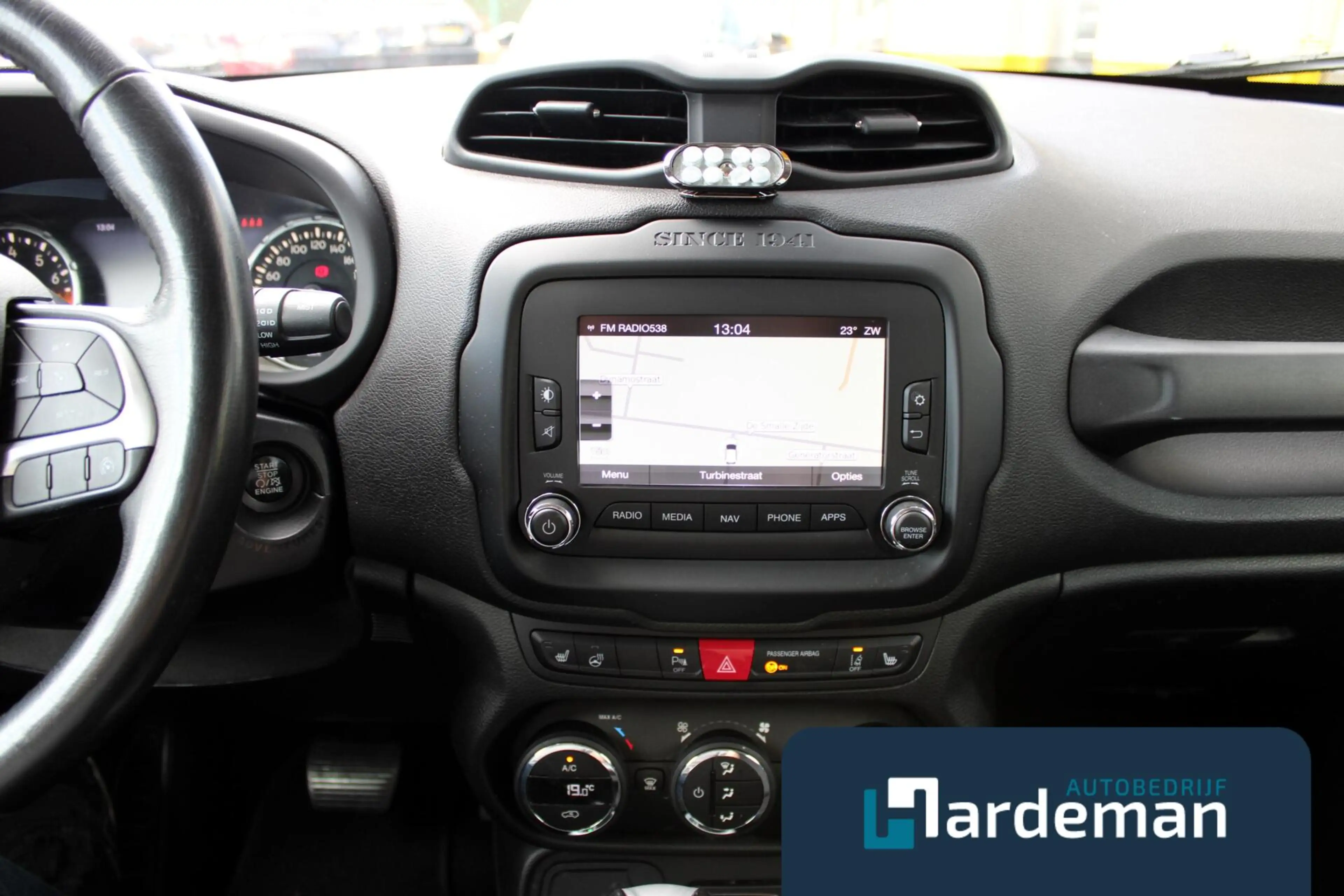 Jeep Renegade 1.4 MultiAir Limited Trekhaak Xenon — photo 12