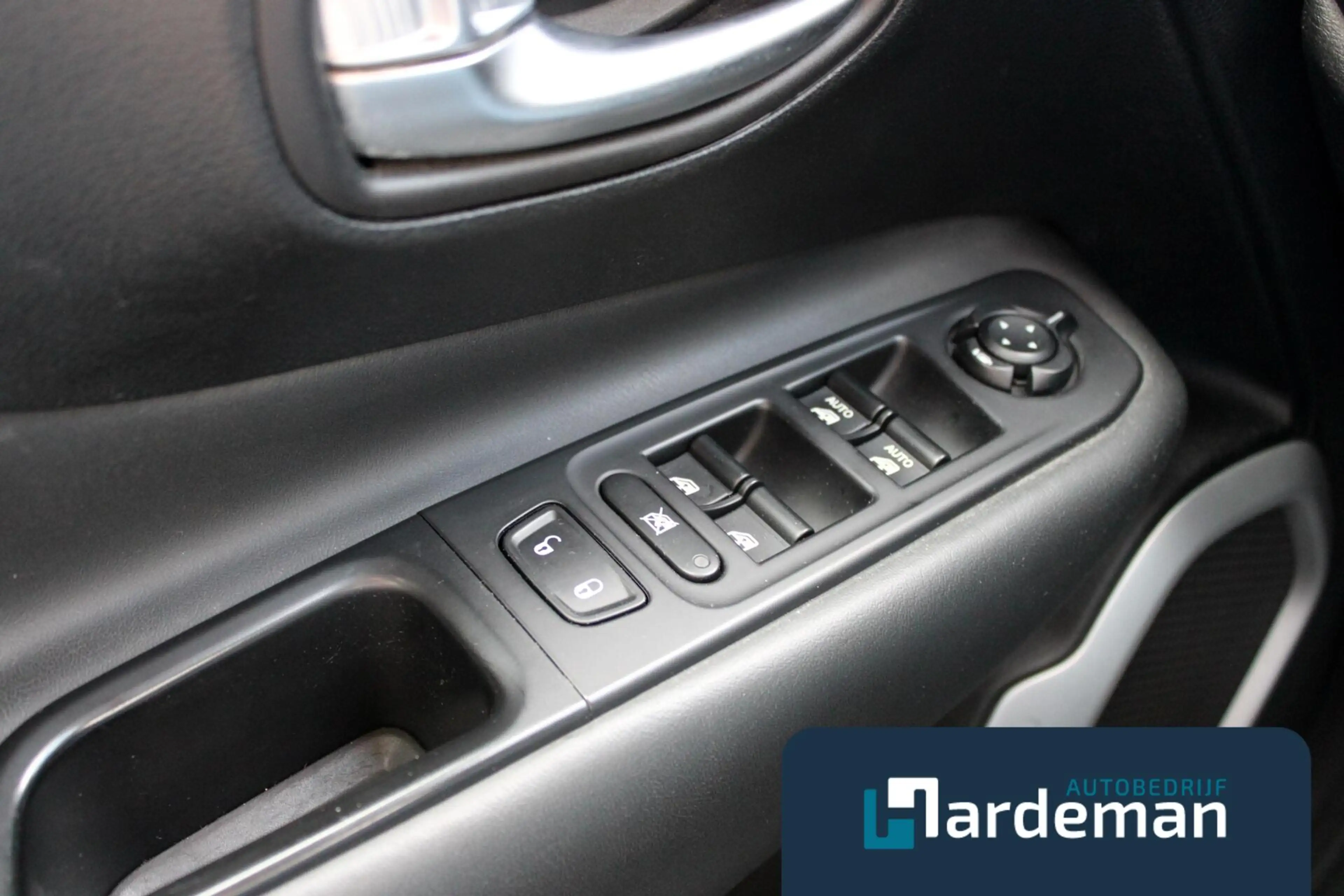 Jeep Renegade 1.4 MultiAir Limited Trekhaak Xenon — photo 10