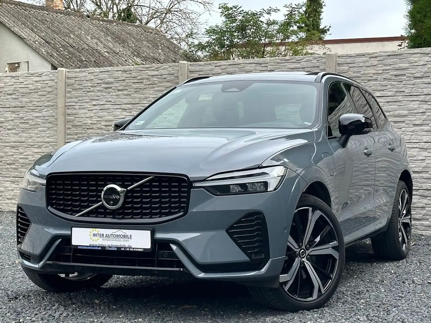 Volvo XC60 Plus Dark Recharge Plug-In Hybrid AWD,Led, Grau - 1