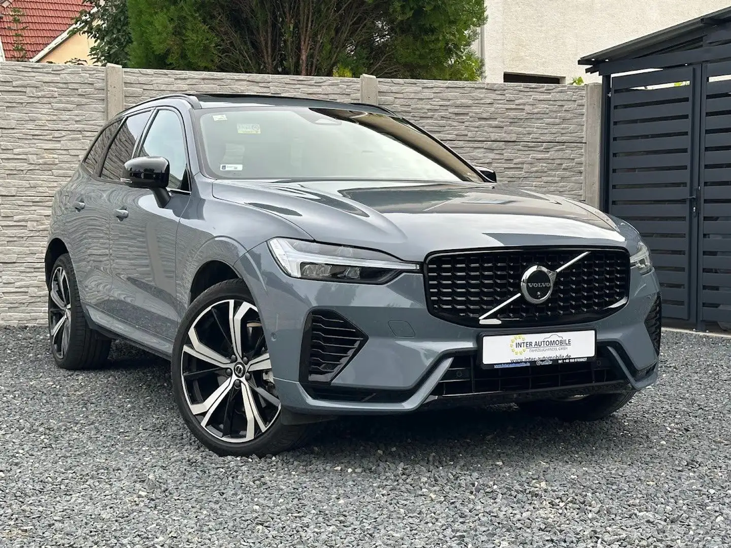 Volvo XC60 Plus Dark Recharge Plug-In Hybrid AWD,Led, Grau - 2