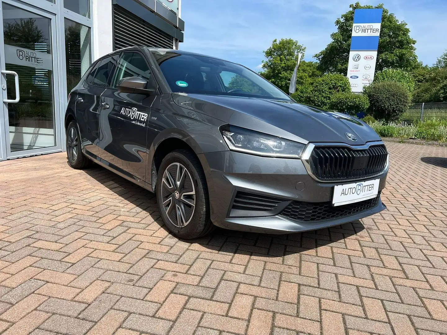 Skoda Fabia 1.0 TSI Tour LED+Carplay+SHZ+Kamera Grau - 2