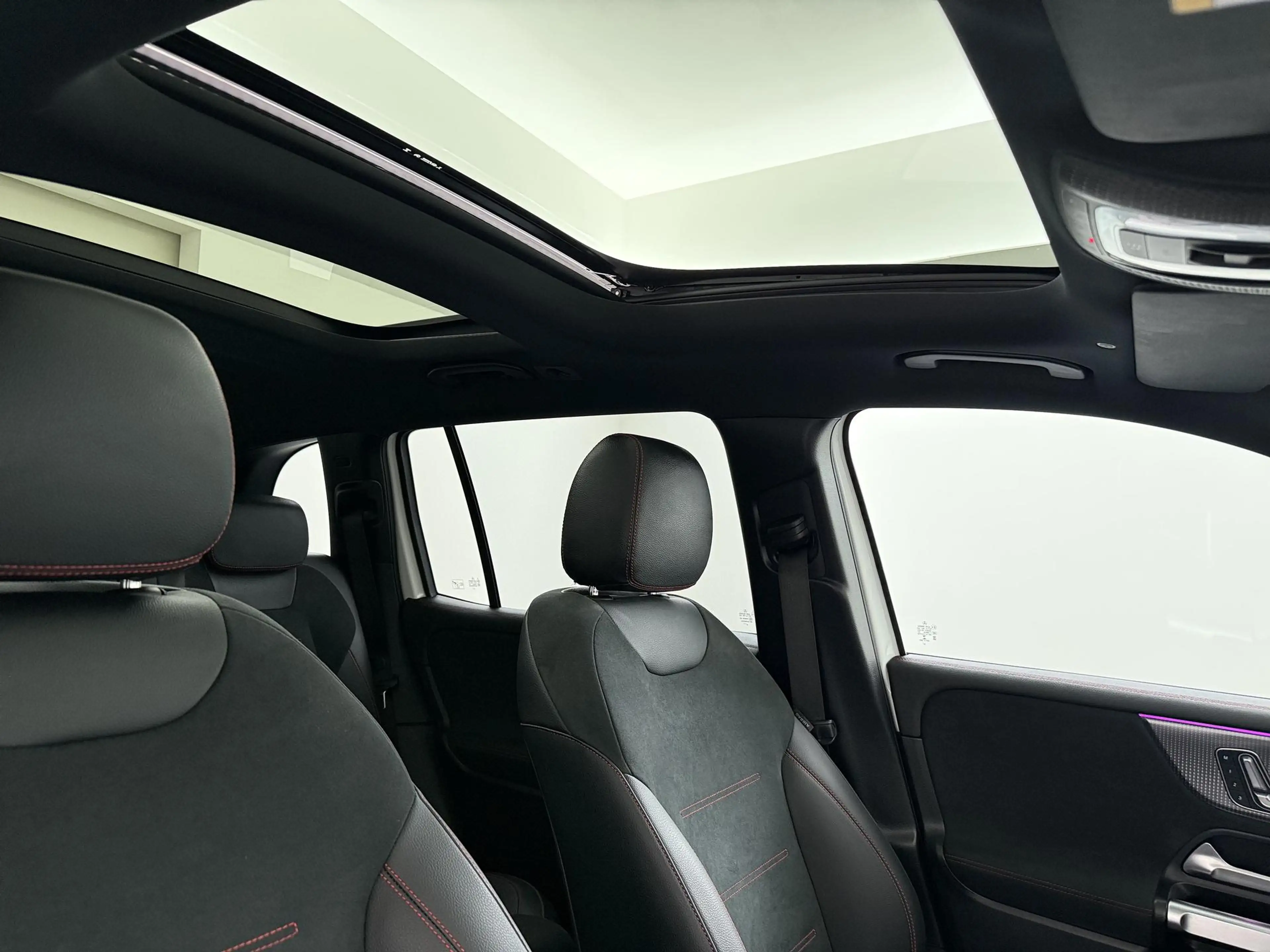 Mercedes-Benz EQB 250 250+ AMG Line 71 kWh | Panoramadak | Memory | 360 — photo 12