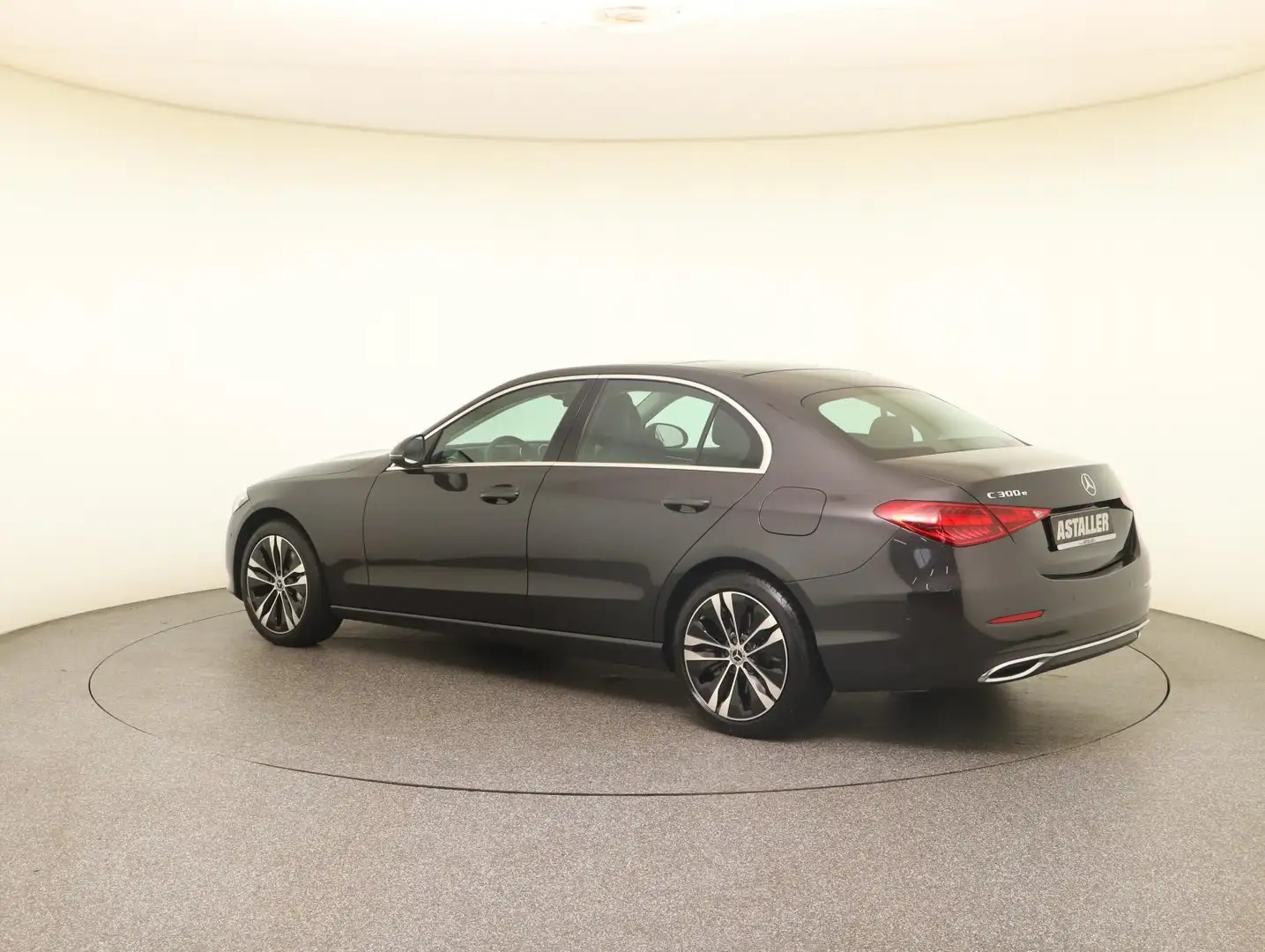 Mercedes-Benz C 300 e Avantgarde 2x LED+MBUX+Pano+Parkp+Totwi Grau - 2
