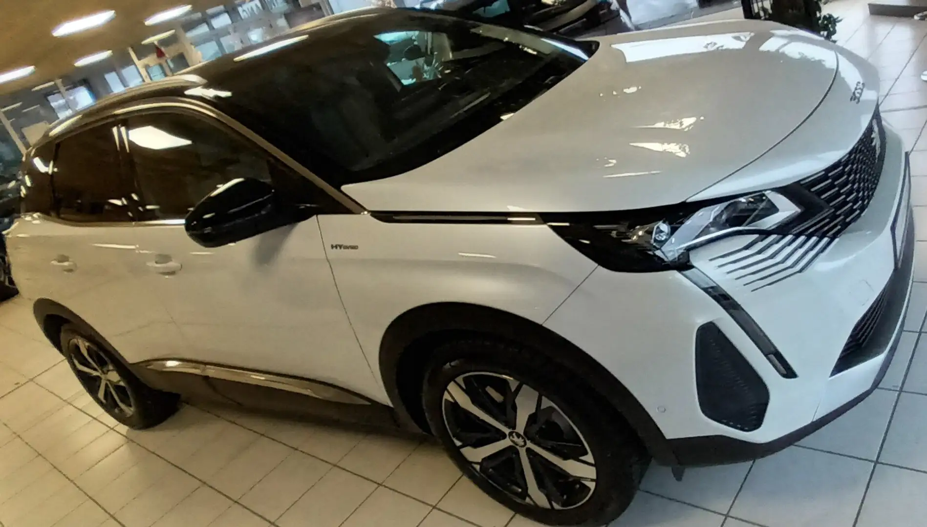 Peugeot 3008 Hybrid 225 GT Pack EAT8 Sommer/Winterräder Blanc - 2