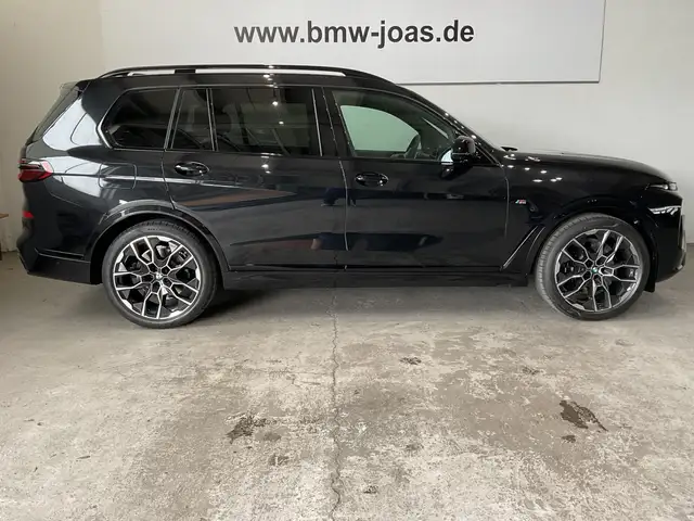 BMW X7 view 14