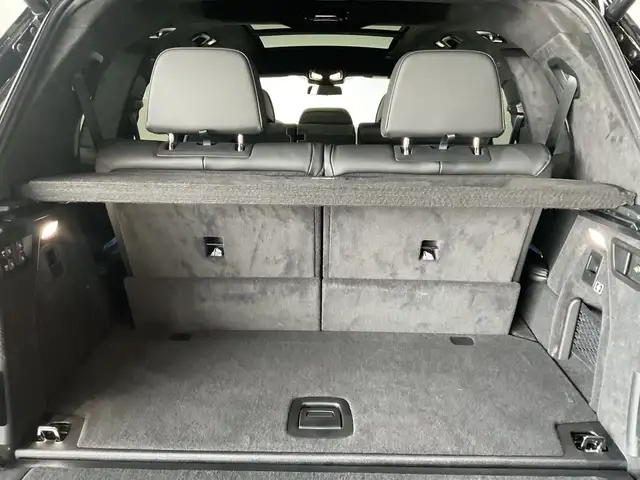BMW X7 view 11