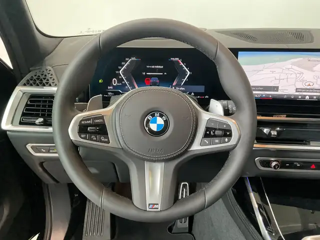 BMW X7 view 4