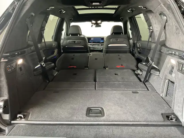 BMW X7 view 13