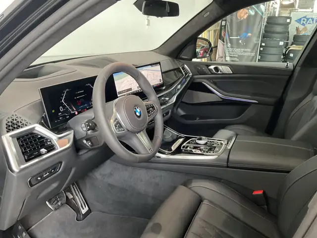 BMW X7 view 6