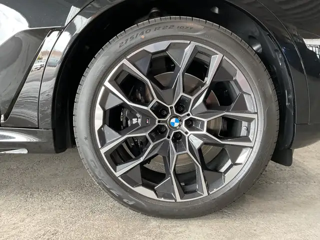 BMW X7 view 15