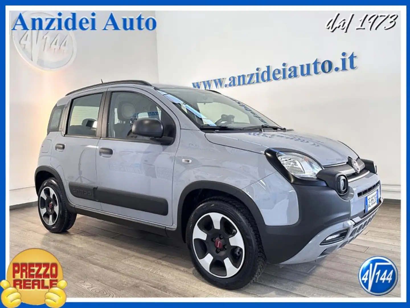 Fiat Panda 1.0 Hybrid City Cross Grijs - 1