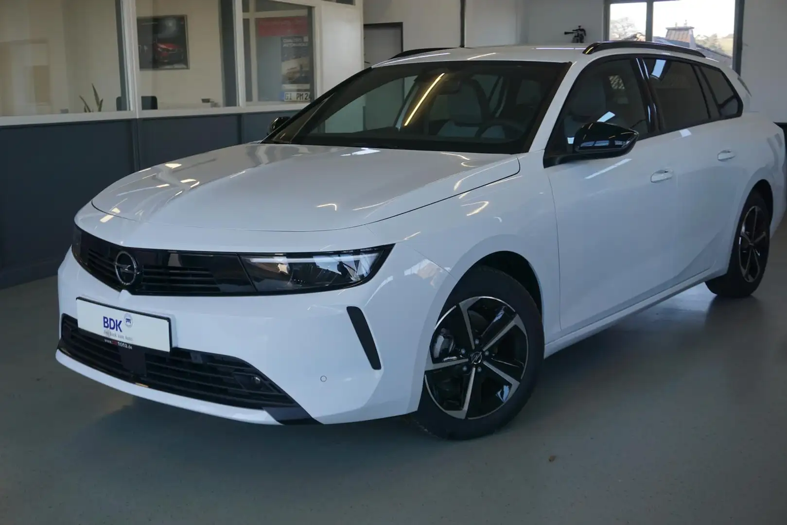 Opel Astra L Sports Tourer 1,2 Ed.*LED*AHK*SHZ.*LRH.*PDC* Weiß - 2