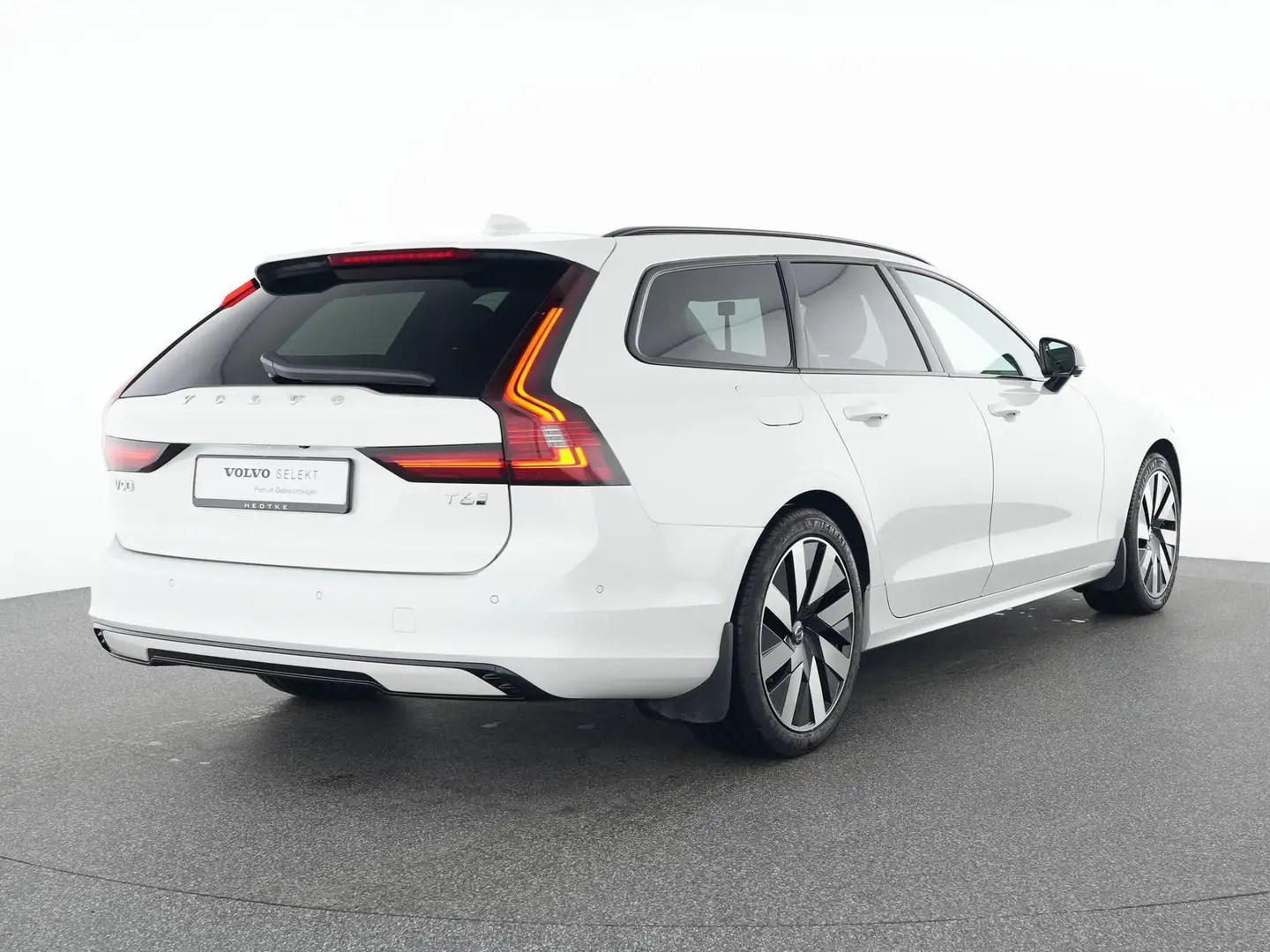 Volvo V90 T6 AWD Plug-in Hybrid Plus Dark 19"+H&K+360° Белый - 2