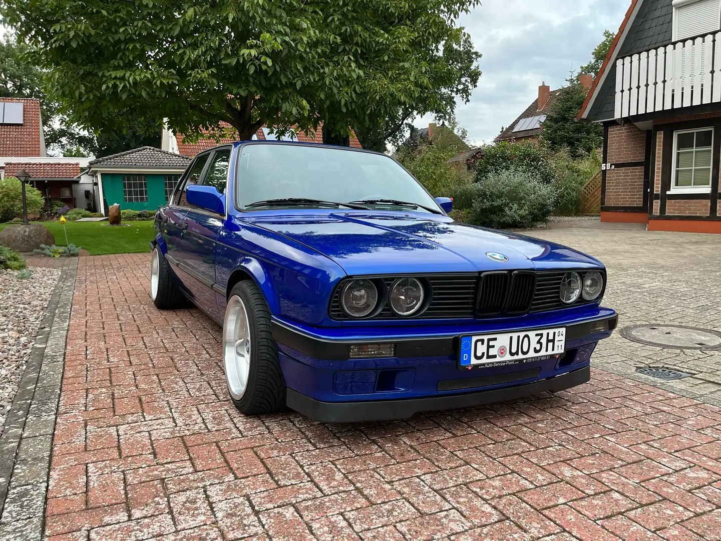 BMW 320 320i plava - 1
