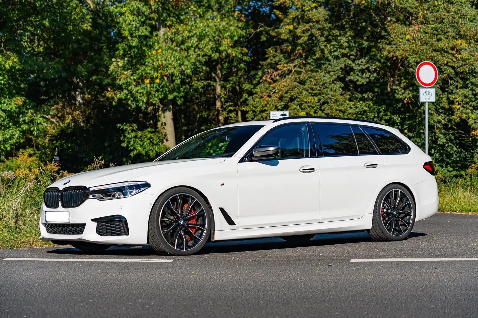 BMW M550 M550d Touring M-Performance 20“ Individual Sthz Weiß - 1