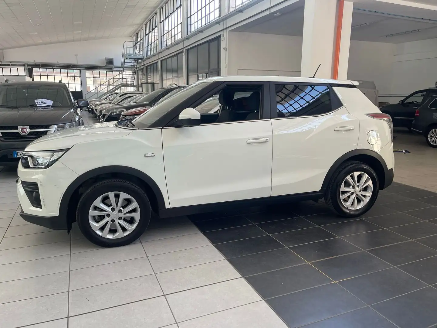 SsangYong Tivoli 1.2 GDI Turbo 2WD White - 1