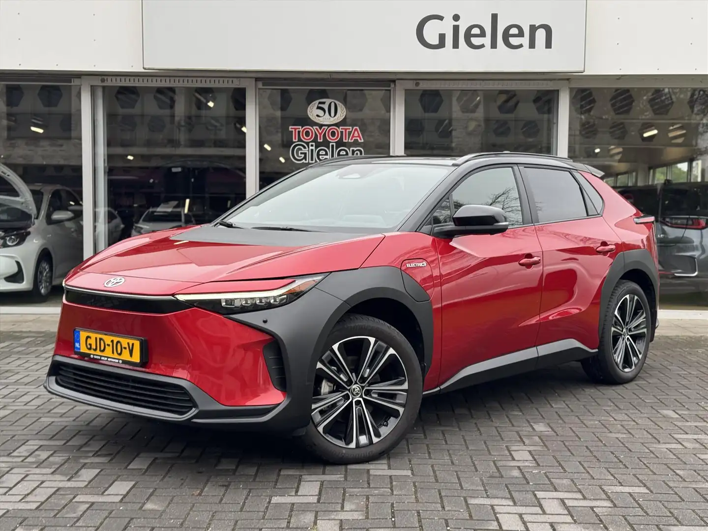 Toyota bZ4X 71,4 kWh 204pk Premium | Trekhaak, Panoramadak, 20 Rood - 1