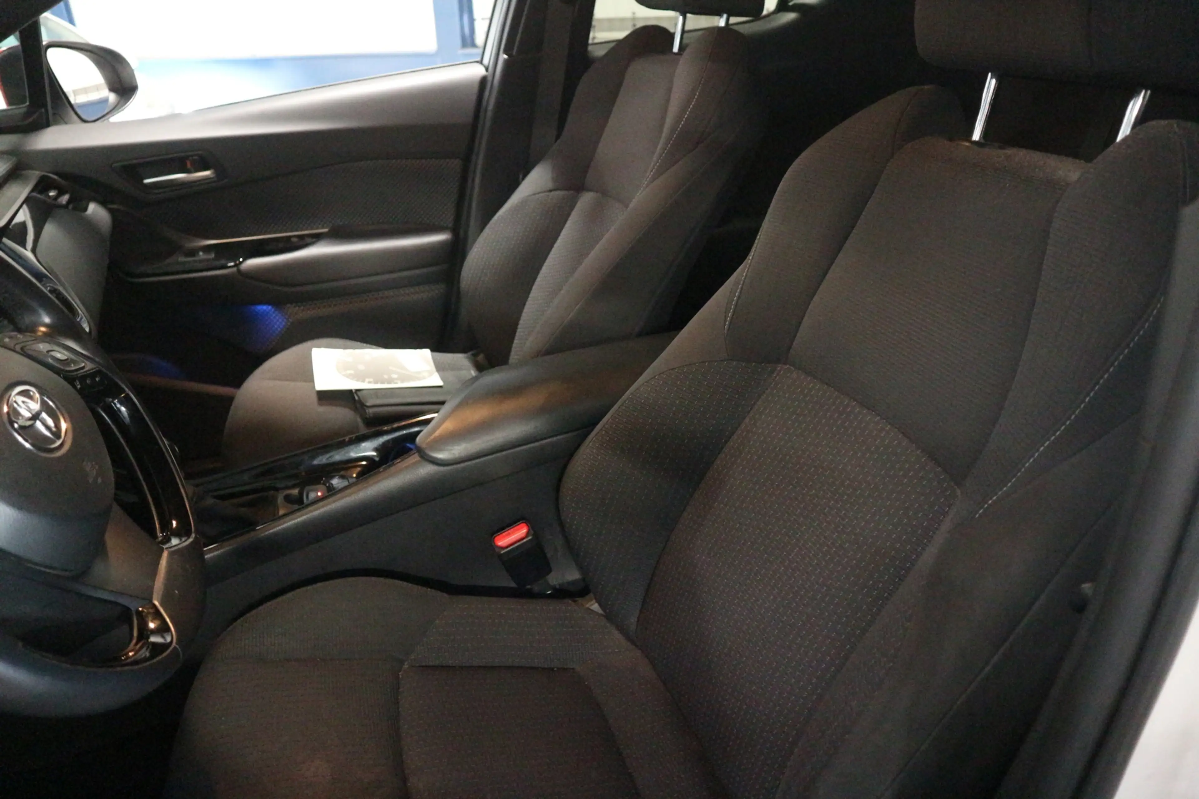 Toyota C-HR 1.2 Energy / BTW / NAVI / STOELVERWARMING / DEALER — photo 15