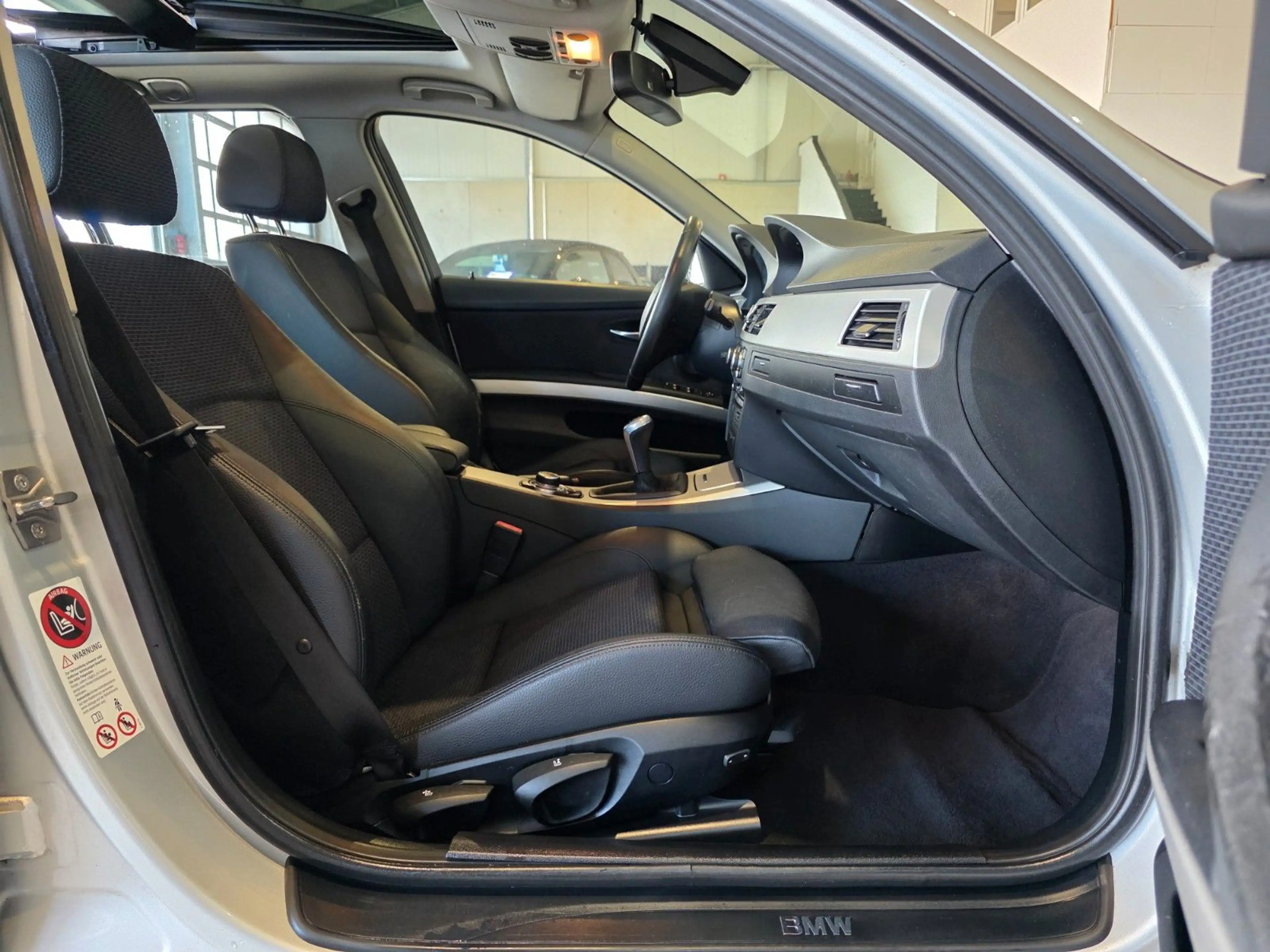 BMW 320 i Touring Edition |PANO|XENON|SHZ|AHK|PDC — photo 12
