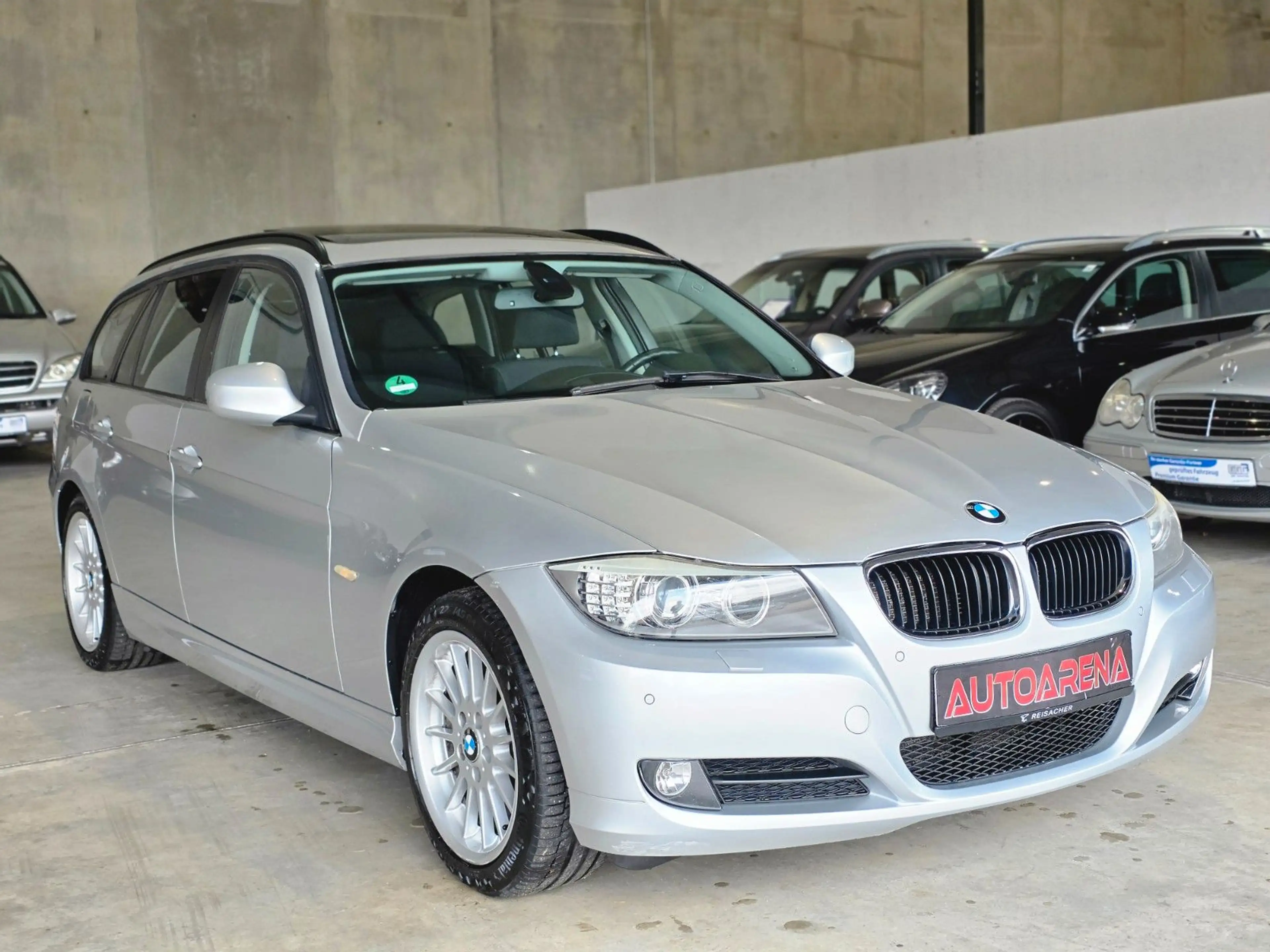 BMW 320 i Touring Edition |PANO|XENON|SHZ|AHK|PDC — photo 4