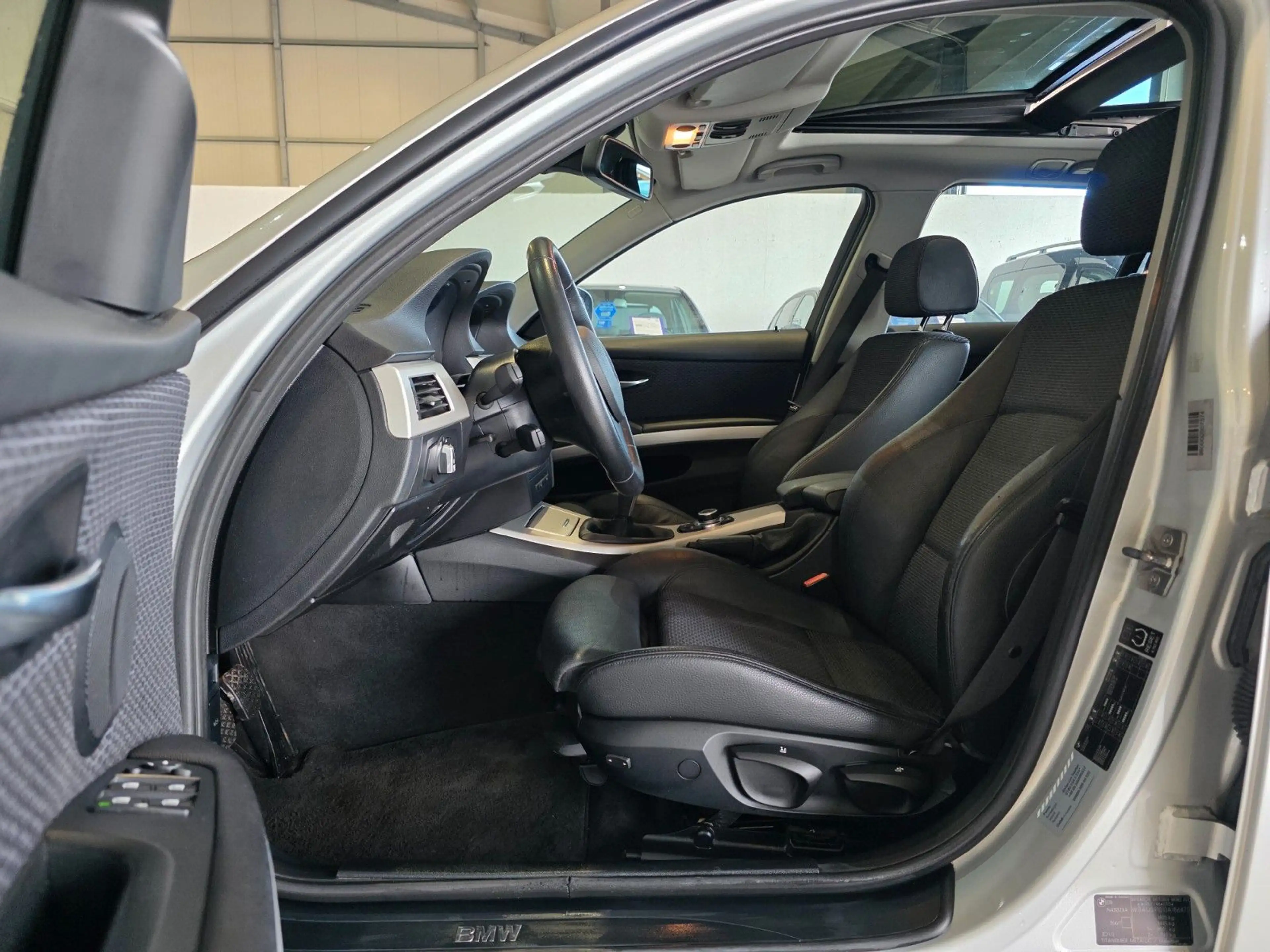 BMW 320 i Touring Edition |PANO|XENON|SHZ|AHK|PDC — photo 10