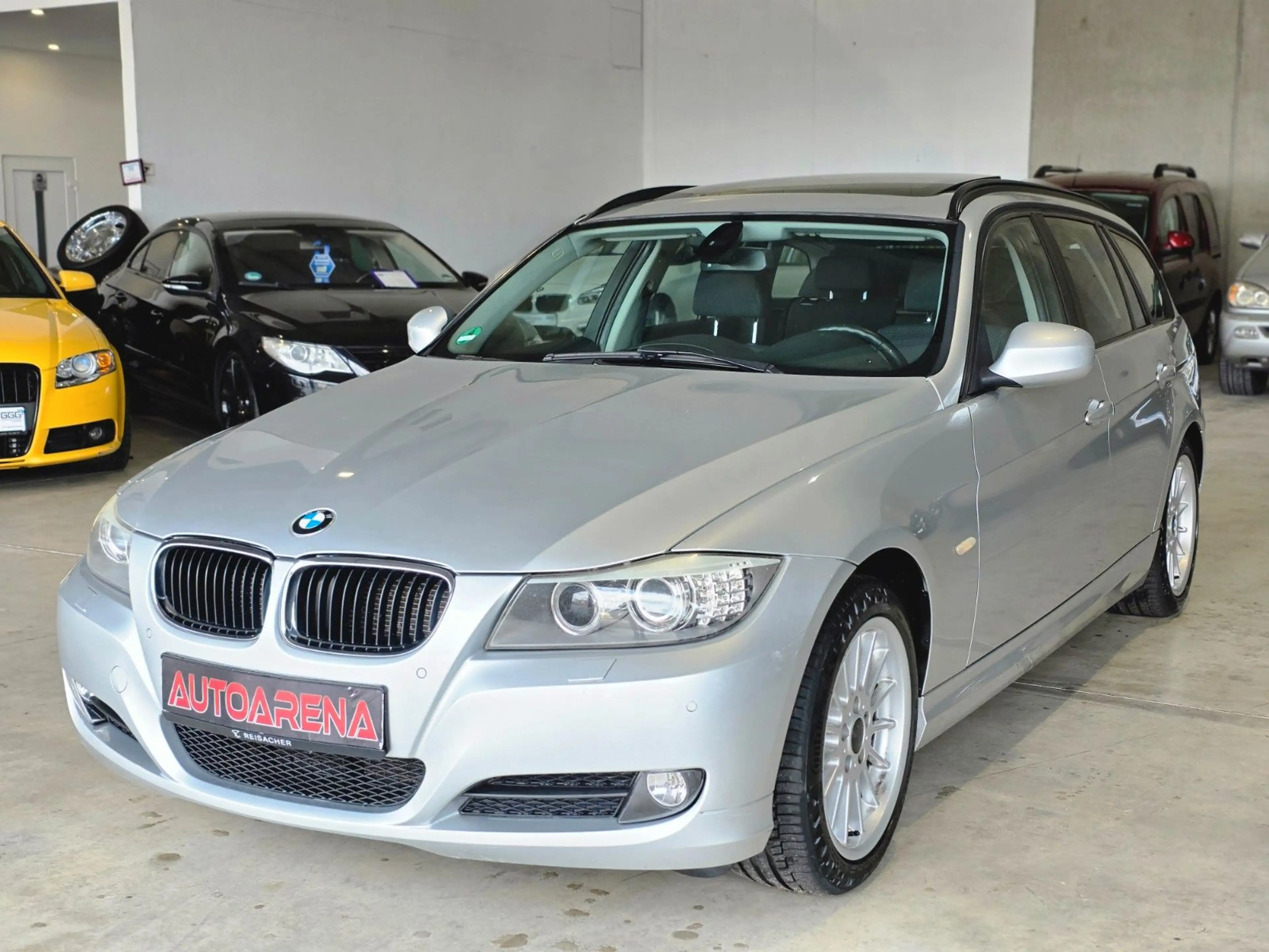 BMW 320 i Touring Edition |PANO|XENON|SHZ|AHK|PDC — photo 2
