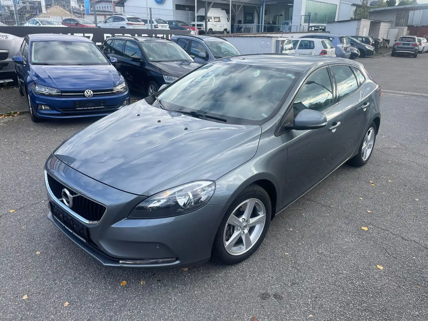 Volvo V40 Kinetic Grau - 1