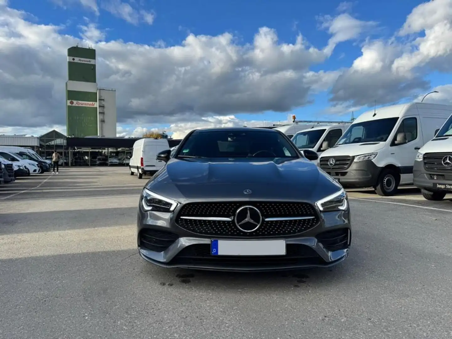 Mercedes-Benz CLA 200 d Coupé AMG*Night*MBeam*Distr*RKam*19" Grau - 2