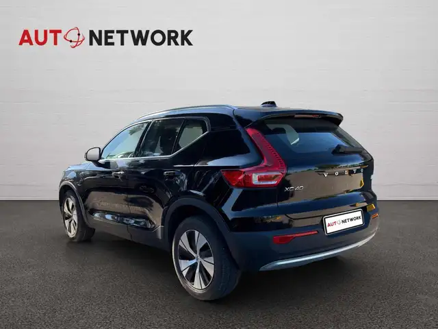 Volvo XC40 view 4